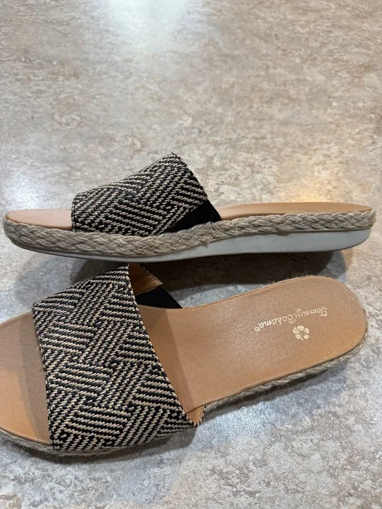 Tommy Bahama Black & Cream Woven Espadrille Slide Mules - Picture 6 of 9